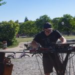 Andy V from Australie playning the keyboard in MAuerpark, Berlin