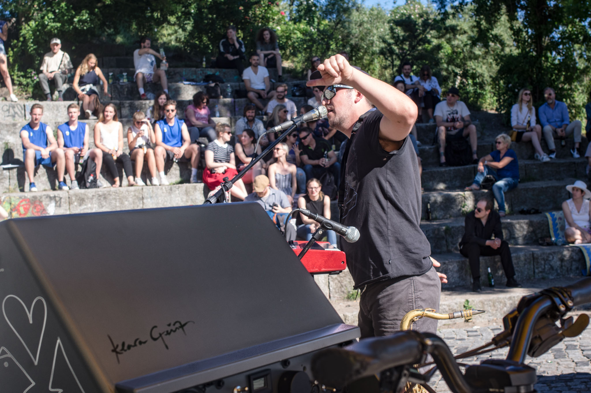 Soundbike by Klara Geist in front of Australian musician Andy V in the amphitheatre in Berlin's Mauerpark