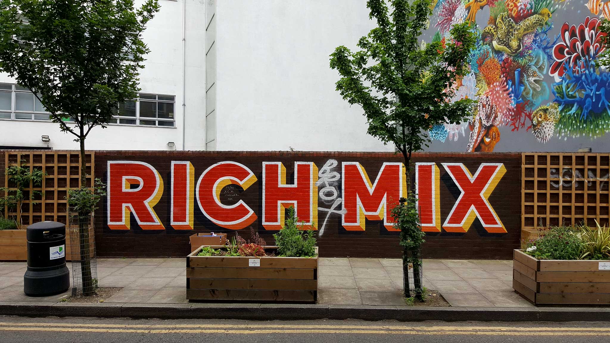 RICH MIX mural bei Eine in London's Eastend