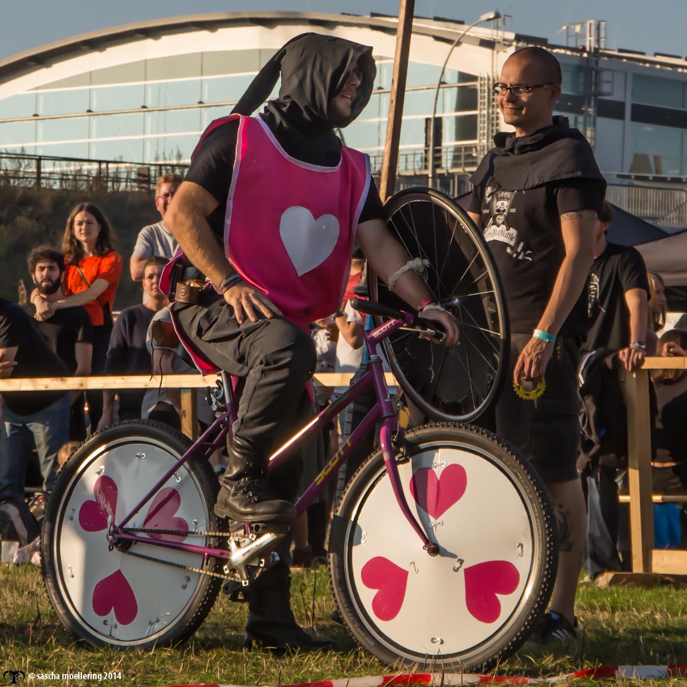 Cyclists with pink hearts all over at the Berlin Pedal Battle